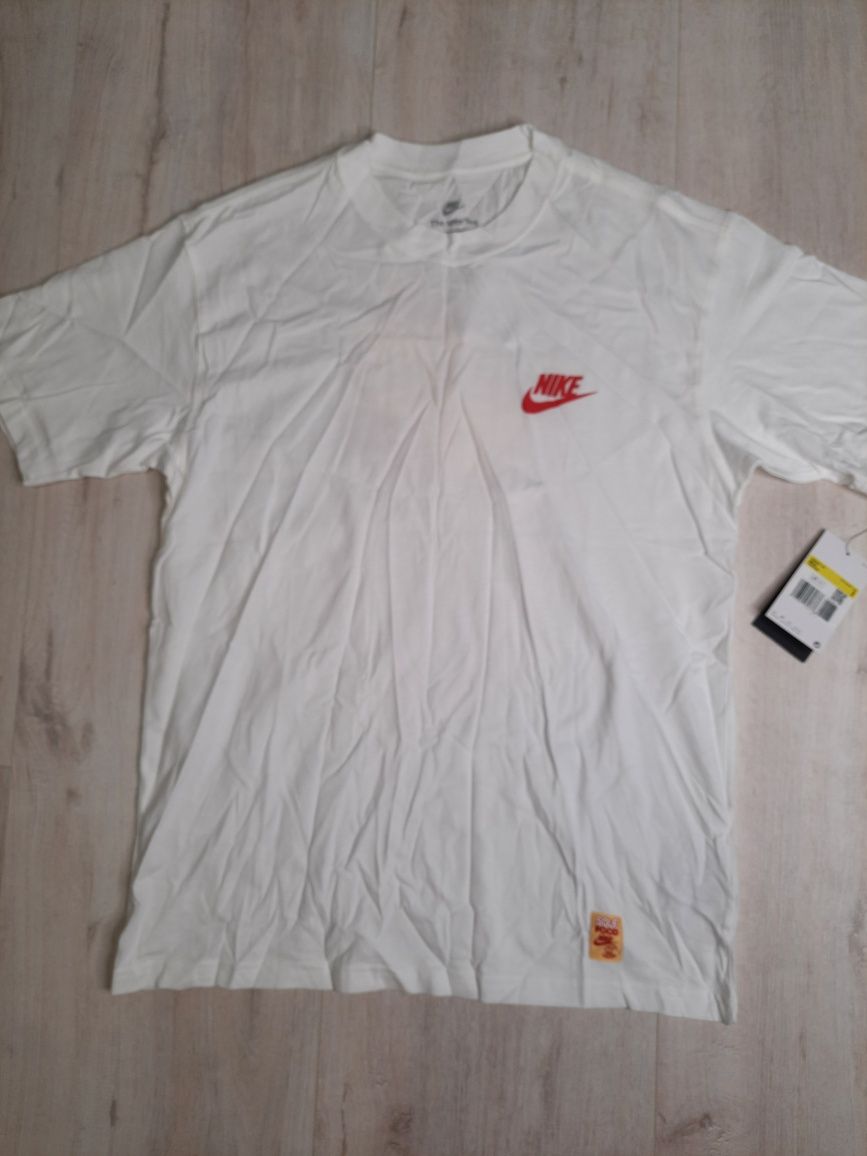Оригінальна чоловіча футболка Nike SOLE FOOD VAN T-SHIRT WHITE FB9805-