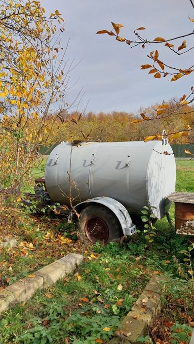 Бочка на 3.2т на колесах з насосом, хороший стан