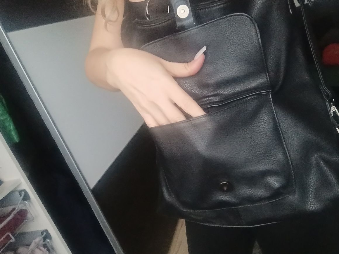 Czarna torebka plecak