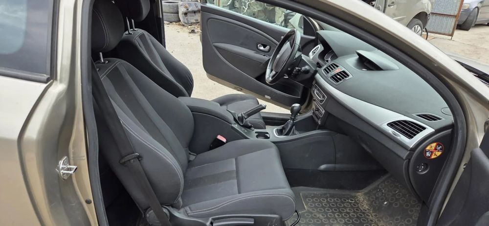 RENAULT MEGANE III COUPE fotel prawy przód