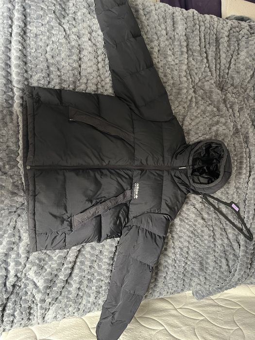 Kurtka puchowa Adidas czarna