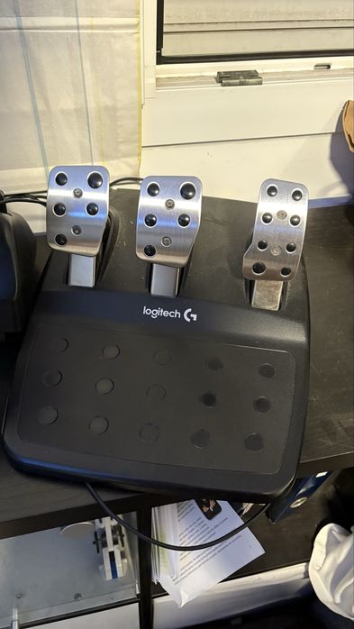 Logitech G29 Driving Force (Volante + Pedais)