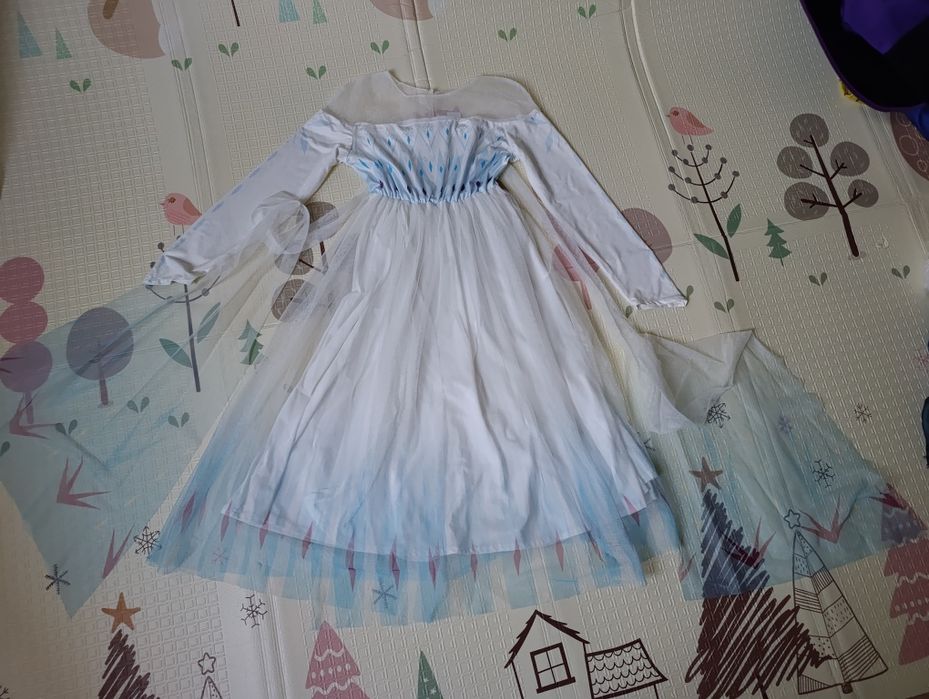 Дуже гарні карнавальні плаття. Відьми на Хеллоуін, принцеси Дісней 98