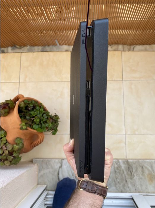 PS4 1T sem comando