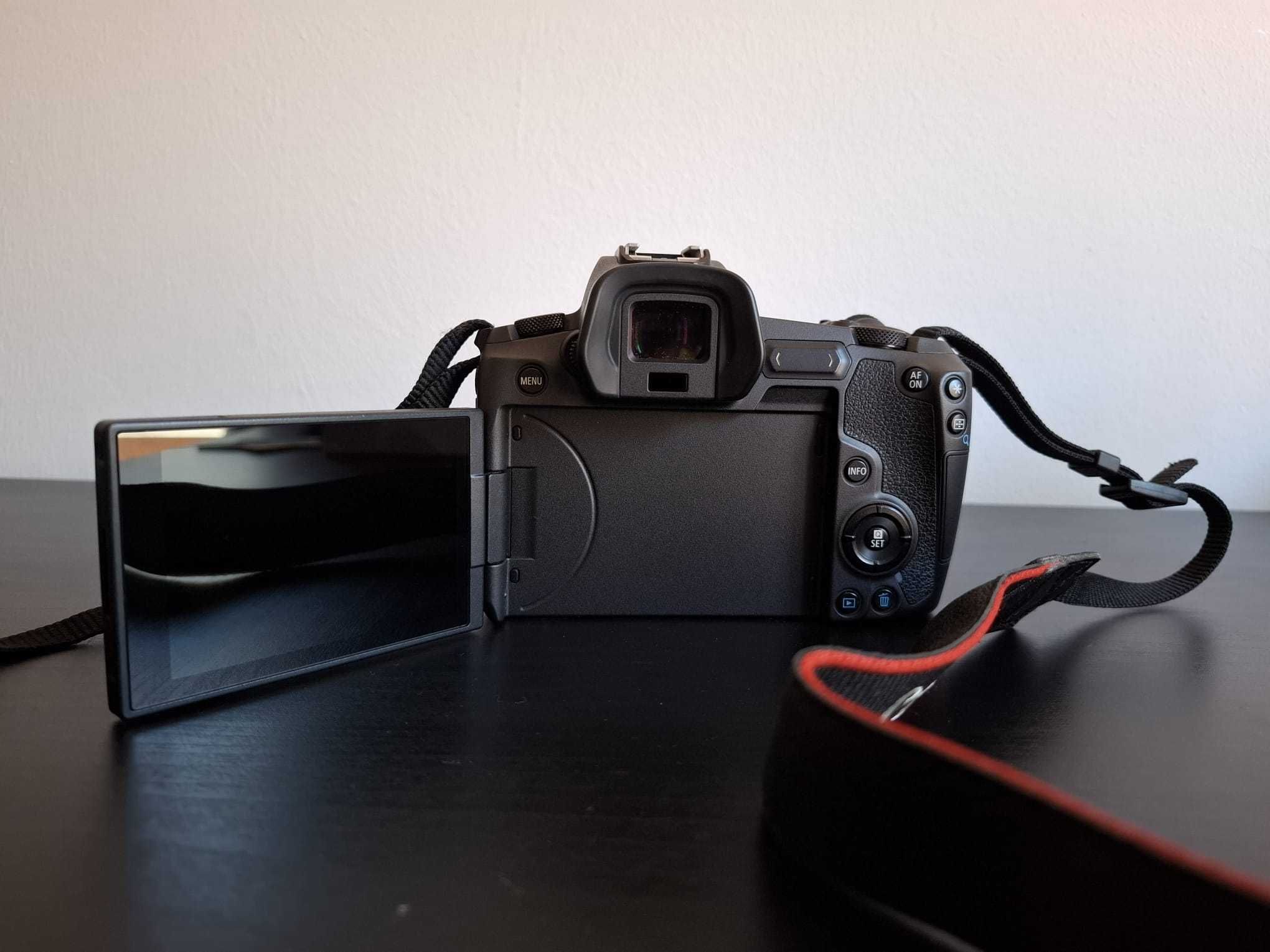 Máquina Fotográfica Mirrorless Canon EOS R (Full Frame)