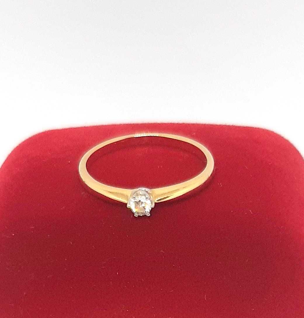 Złoty pierścionek z Brylantem 0,08ct PR.585 W:1,51gr R.12 ,