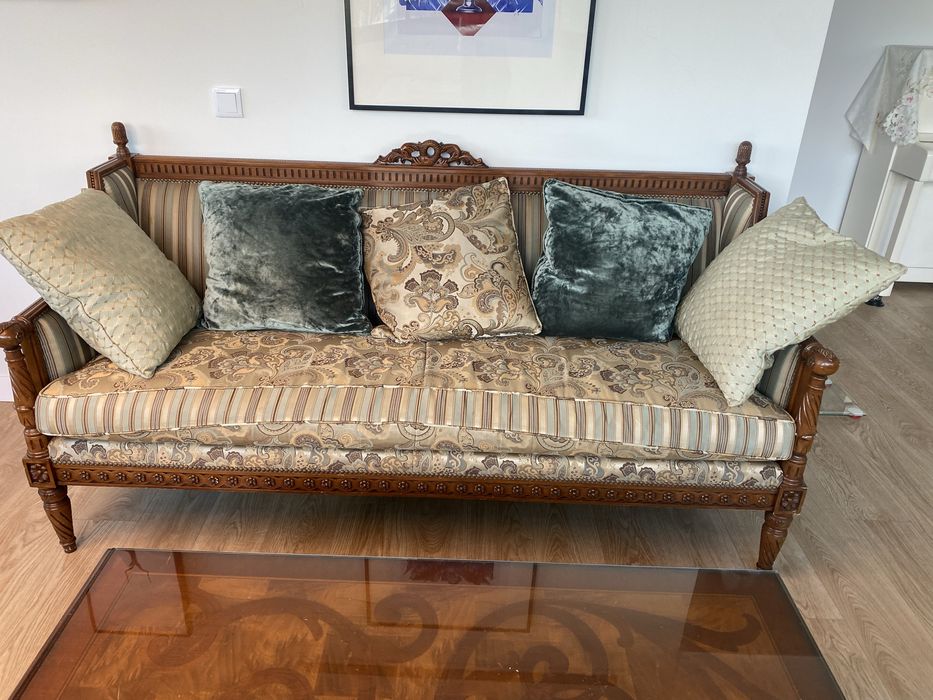 Cadeirão com mesa de centro