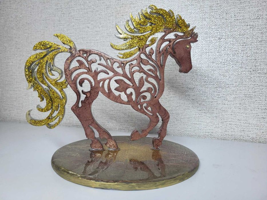 Фигура конь из эпоксидной смолы "Огненная Лошадь ", авторская работа,