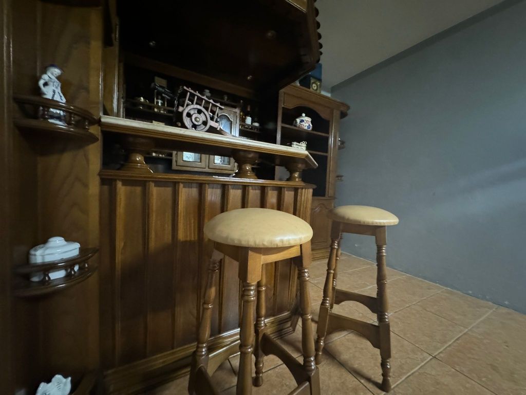 Móvel sala-bar em madeira