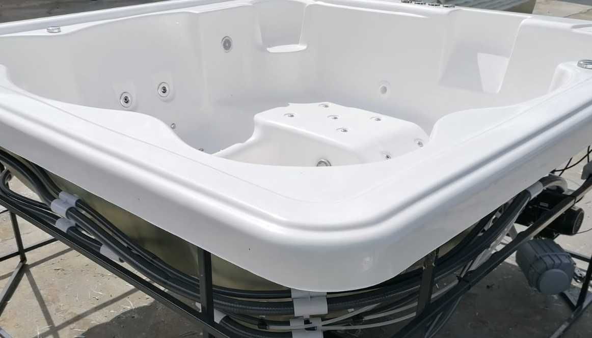 NOWE całoroczne jacuzzi dla 6 osób LED SPA woda powietrze 213x213x90cm