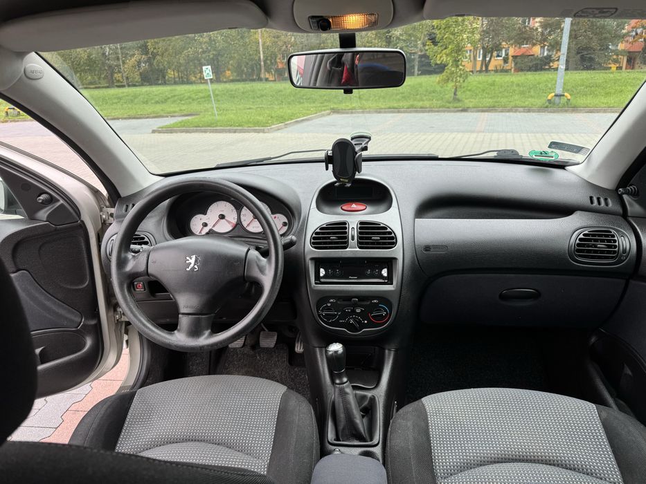 Peugeot 206 1.4 benzyna 75 KM 2004 r
