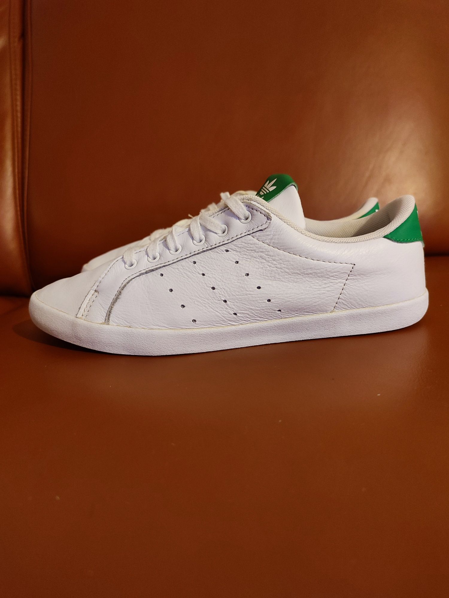 Продам білі жіночі / дитячі кросівки Adidas Superstar 38p. 23 см