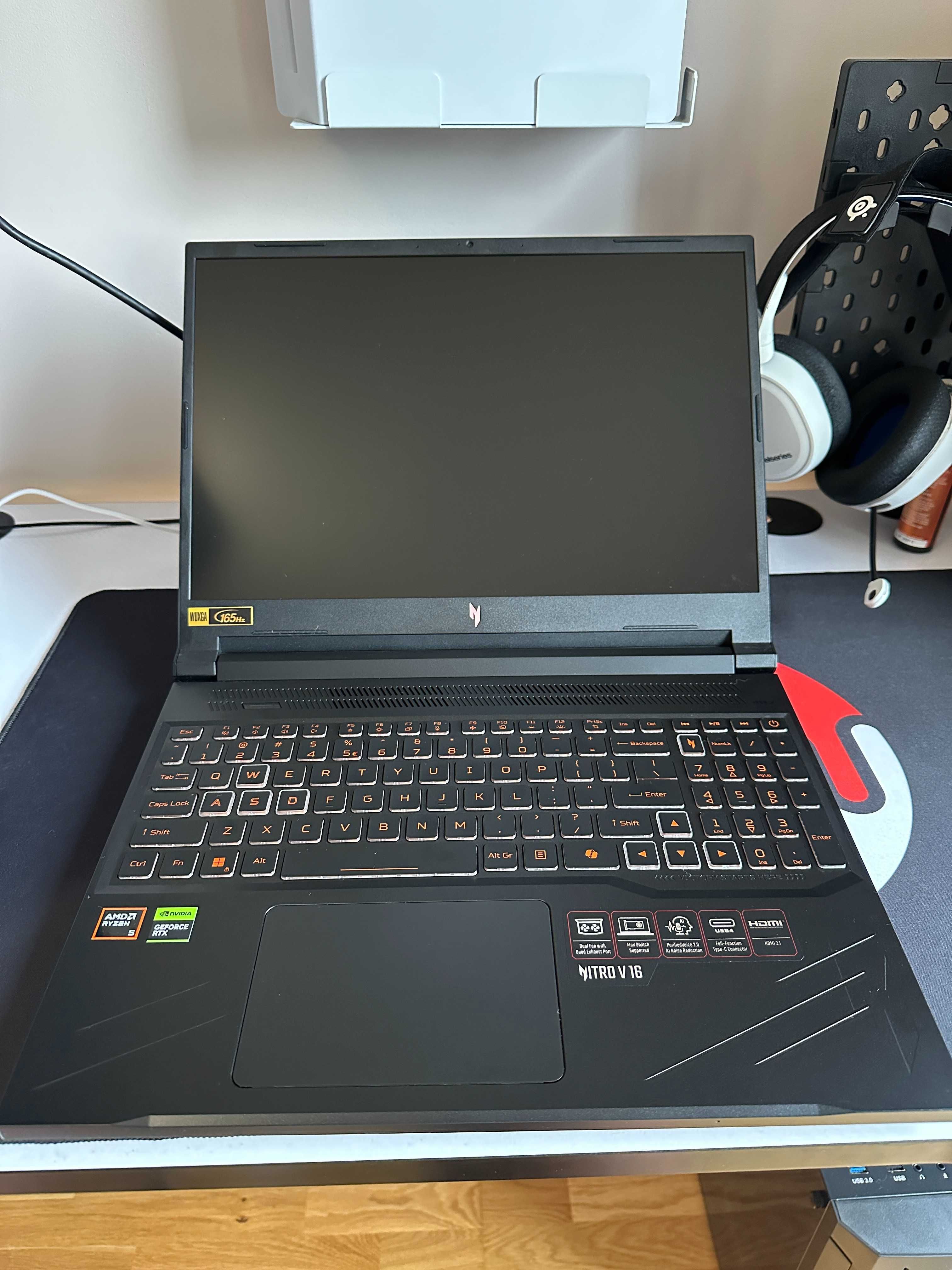 PRZEDAM – ZESTAW GAMINGOWY | Acer Nitro V16 + Akcesoria (stan idealny)