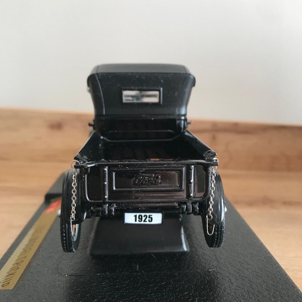 Sun Star Ford Model T Pickup 1925 - model kolekcjonerski 1:24