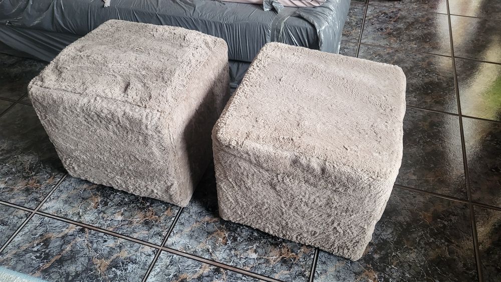 Pufy beżowe 2 sztuki