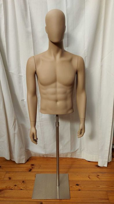 Busto de homem ajustável com cabeça