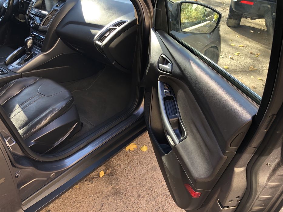 Форд фокус тітанніум2.0і,автомат 2012р