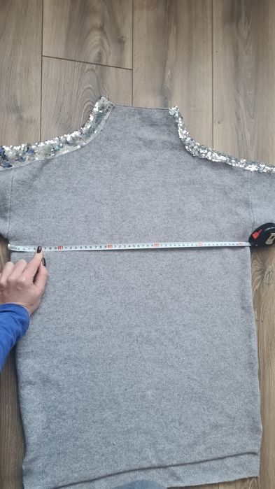 Sweter z cekinami- jak nowy