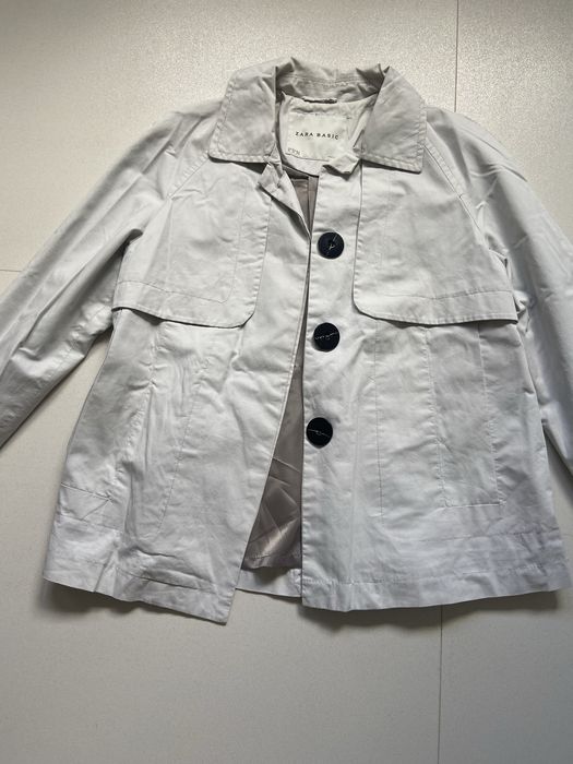 Gabardine curta em cinzento Zara