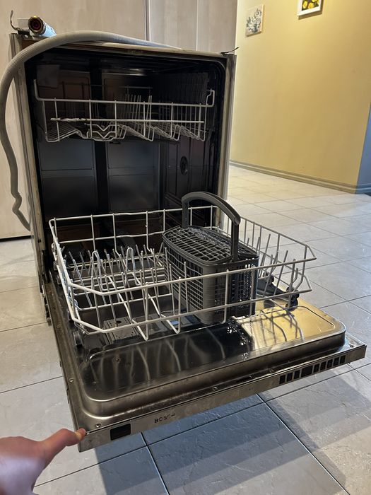 Продам посудомийну машину Bosch sgv5903 під відновлення або на з/ч