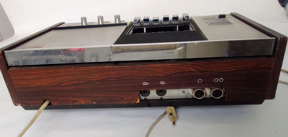 Gravador de cassetes Philips 2401