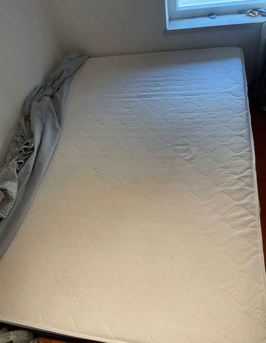 Cama casal (colchão e estrado)