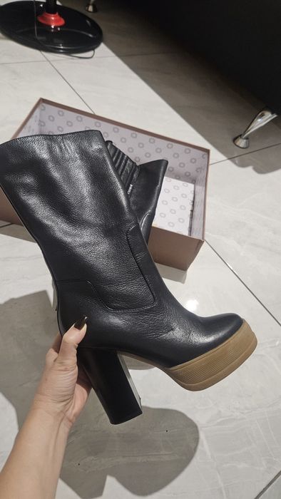 Напівчоботи, Нові, шкіра. Glossi