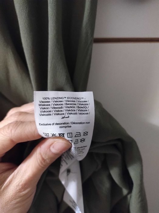 Oliwkowa sukienka z wiskozy