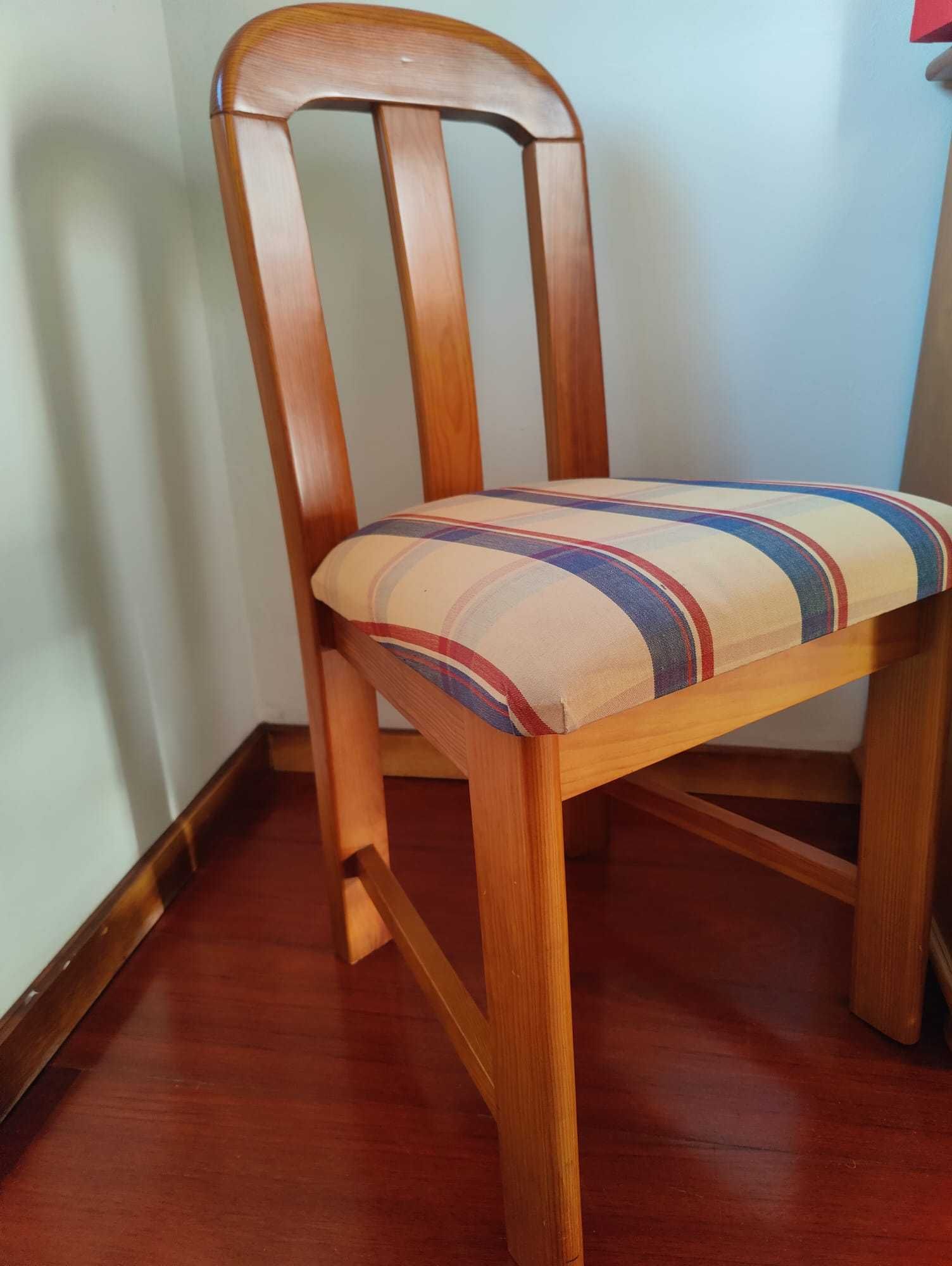 Cadeira de Quarto em Pinho