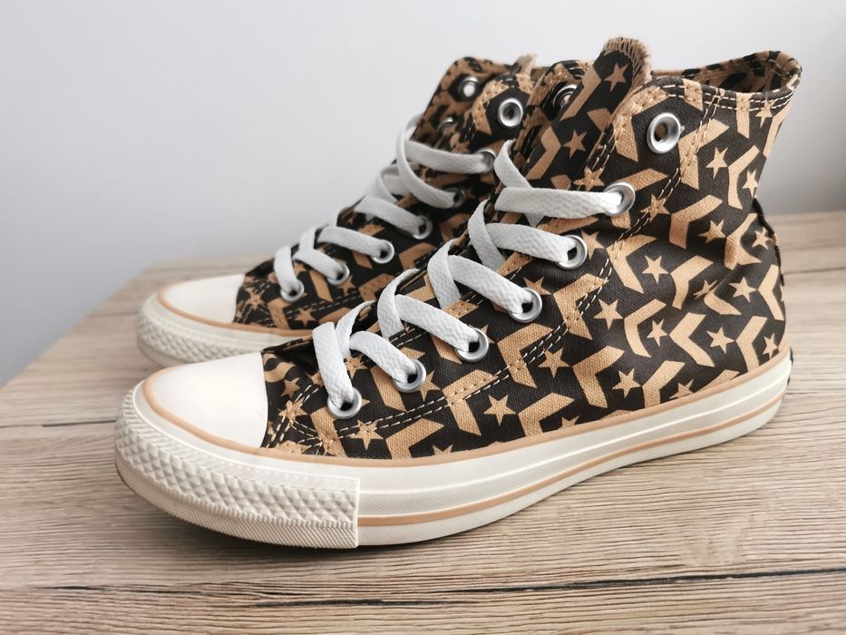 Wysokie trampki Converse sygnowane monogram beżowo brązowe 37