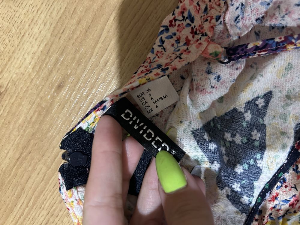 Kolorowa sukienka z wycięciami 36 H&M