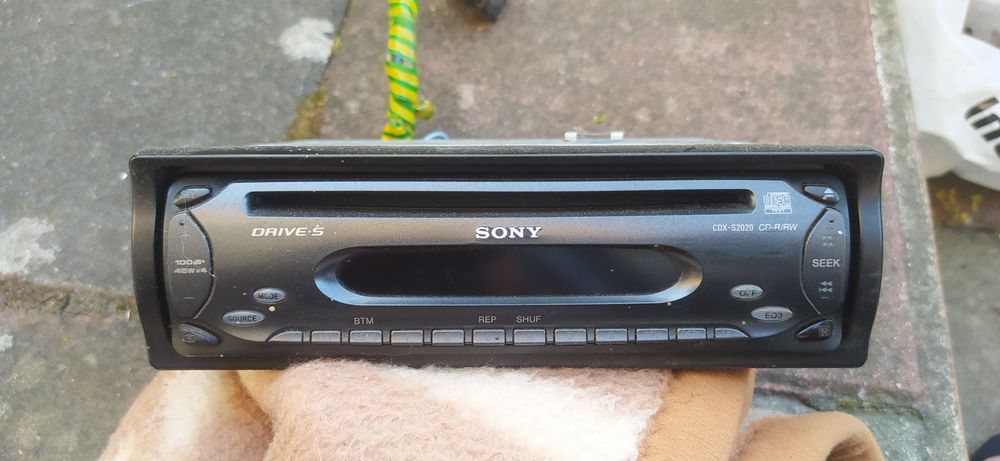 Radio Sony CDX-S2020