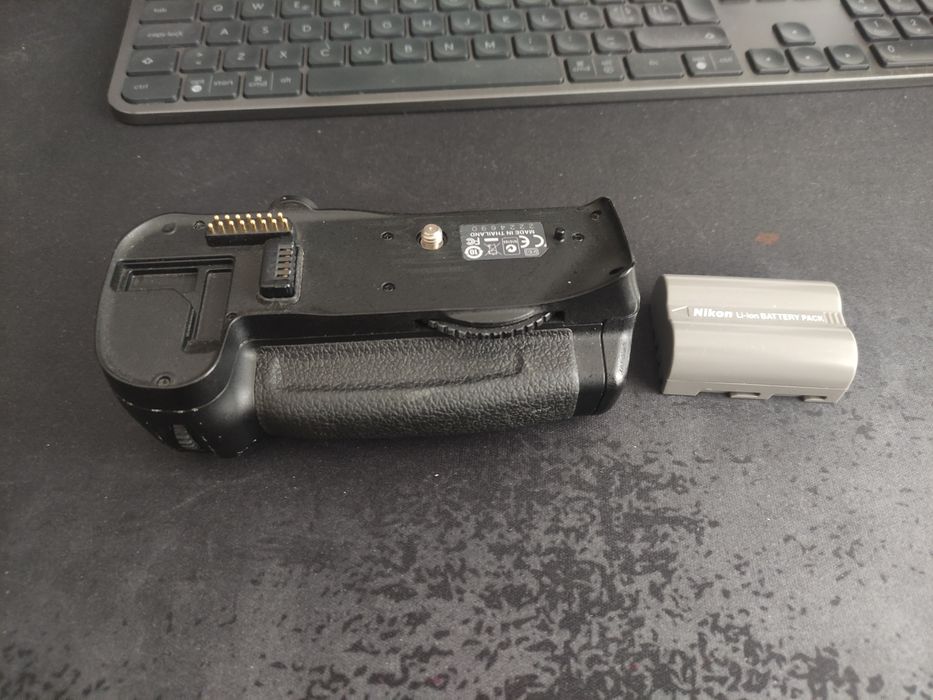 Nikon MB-D10 + Bateria