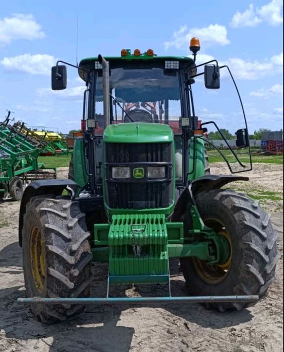 Трактор John Deere 6135 B