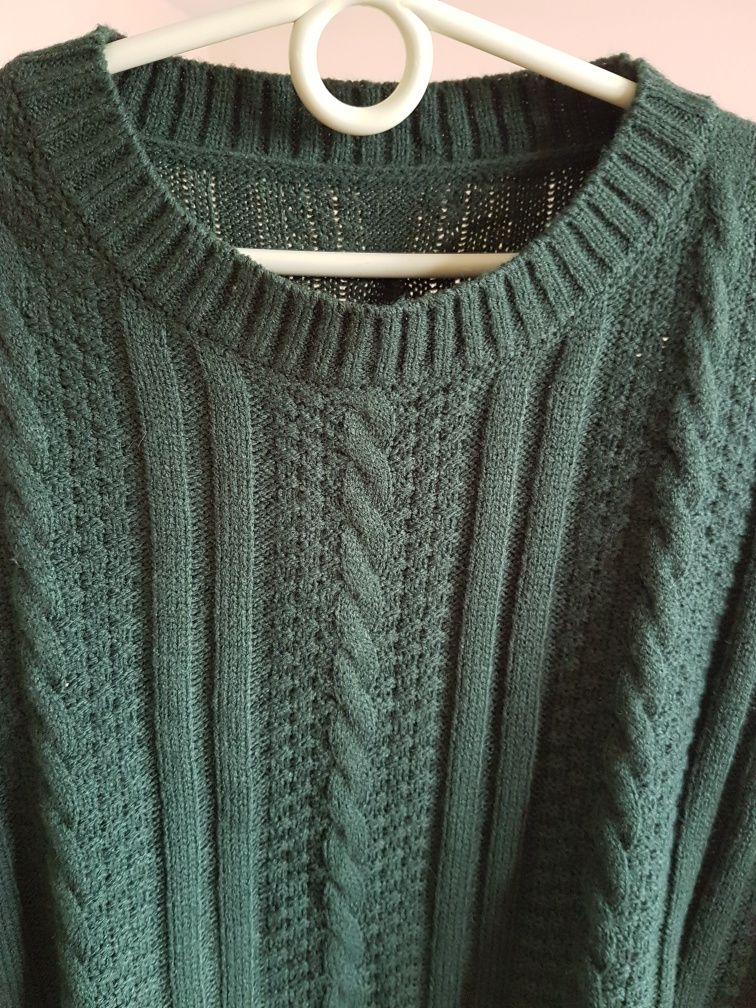 Sweter lekki,  ciemnozielony, butelkowy kolor. Akryl 100%M,L.