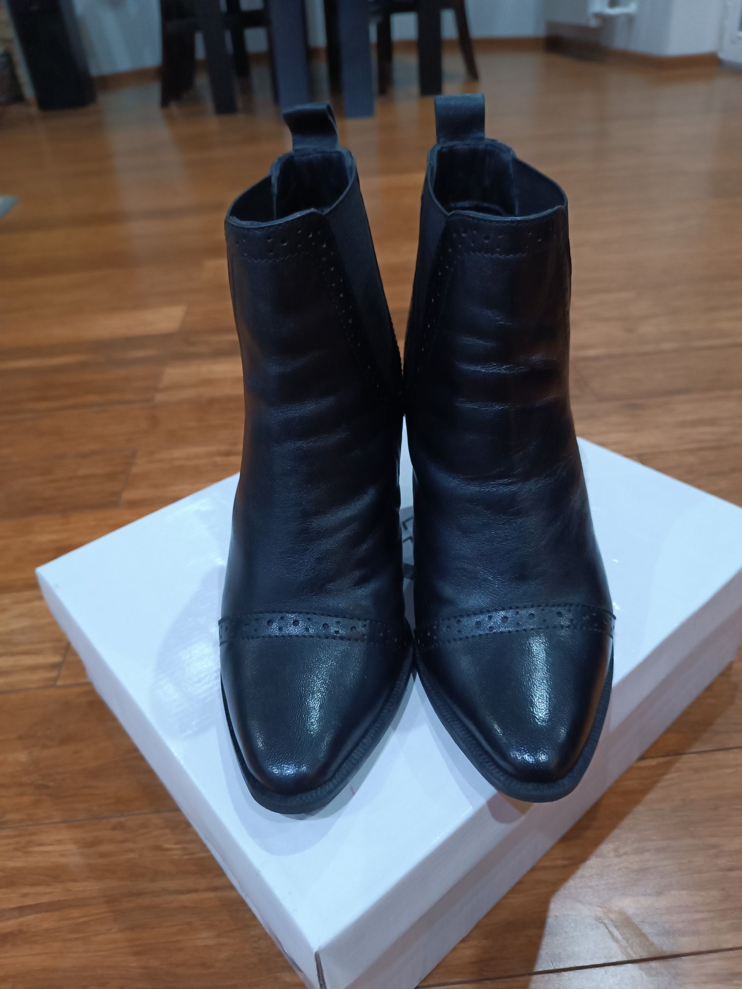 Czarne botki r.37-Answear Lab