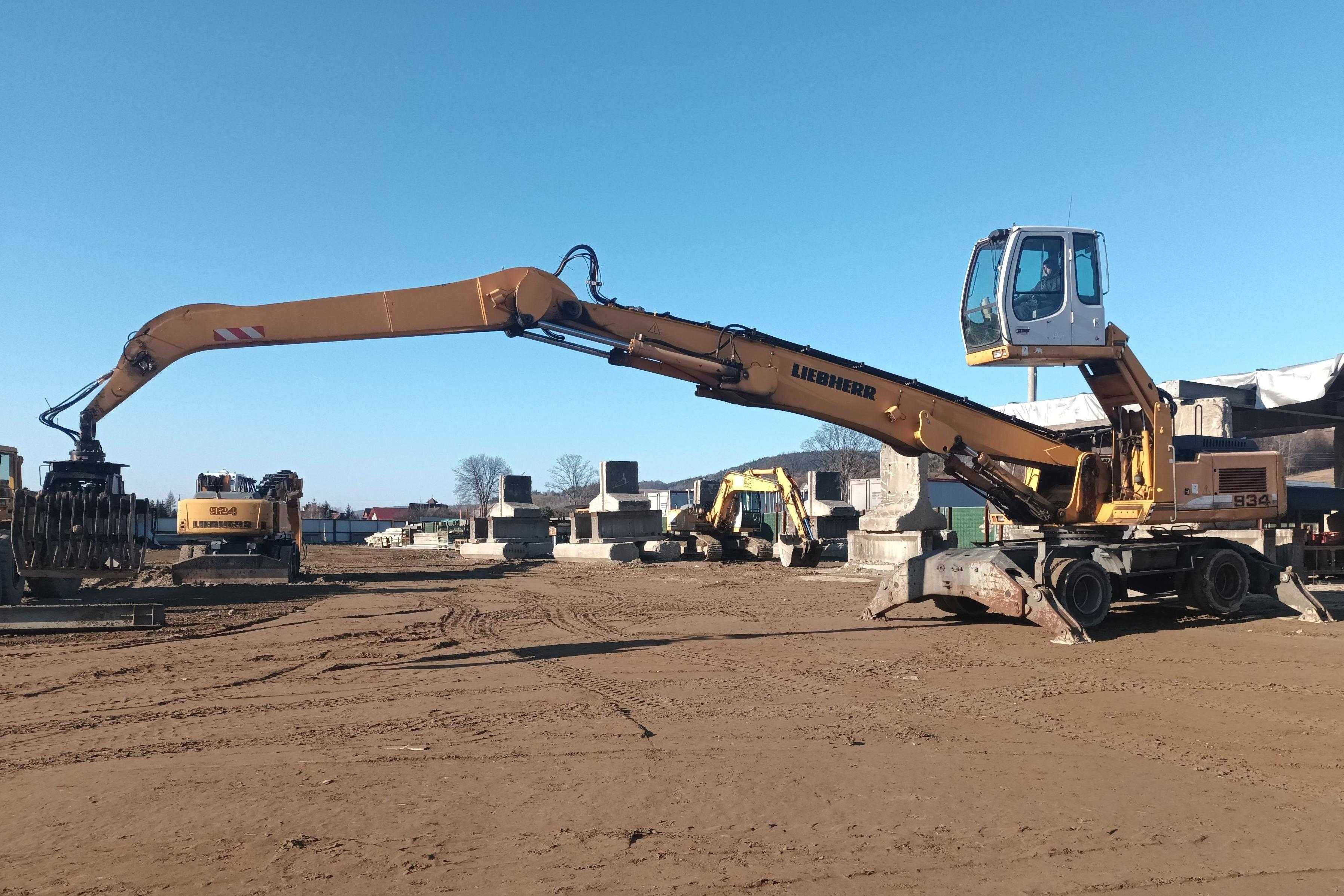 Koparka przeładunkowa Liebherr A934C. Żuraw. Chwytak. Wyburzenia