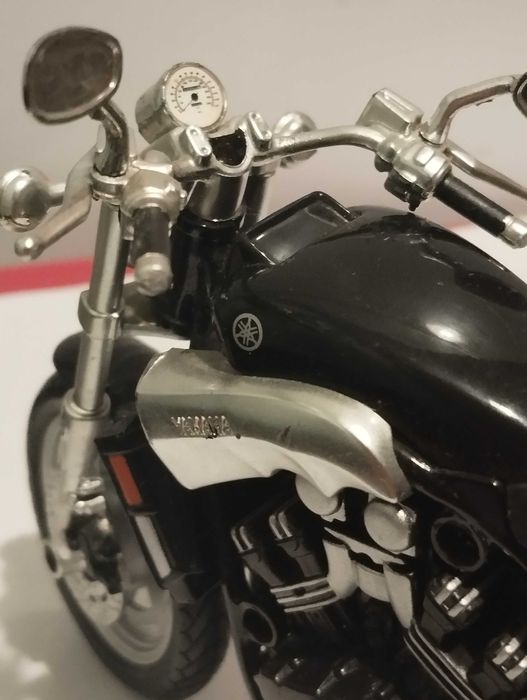 Модель мотоцикла Yamaha VMAX 1993 Black 1/12