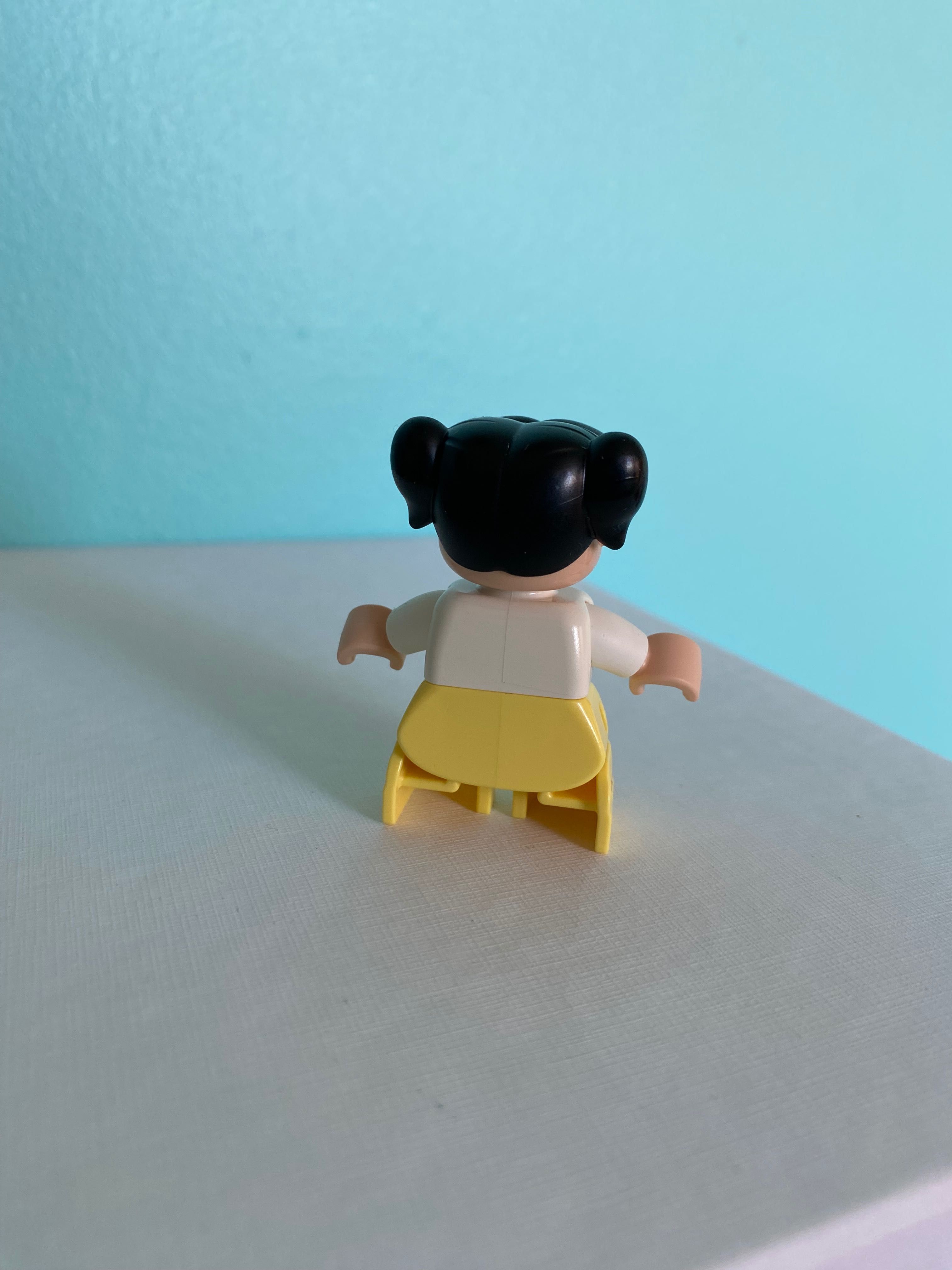 Figurka Lego Duplo dziewczynka z czarnymi włosami