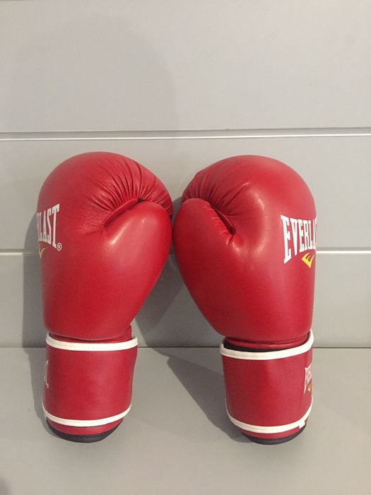 Боксерские перчатки Бинты Everlast тренировочные новые