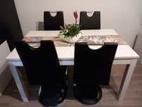 Mesa e cadeiras de jantar