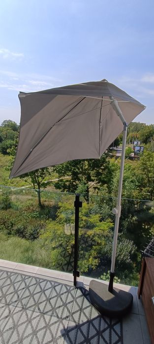 Parasol na balkon lub ogród