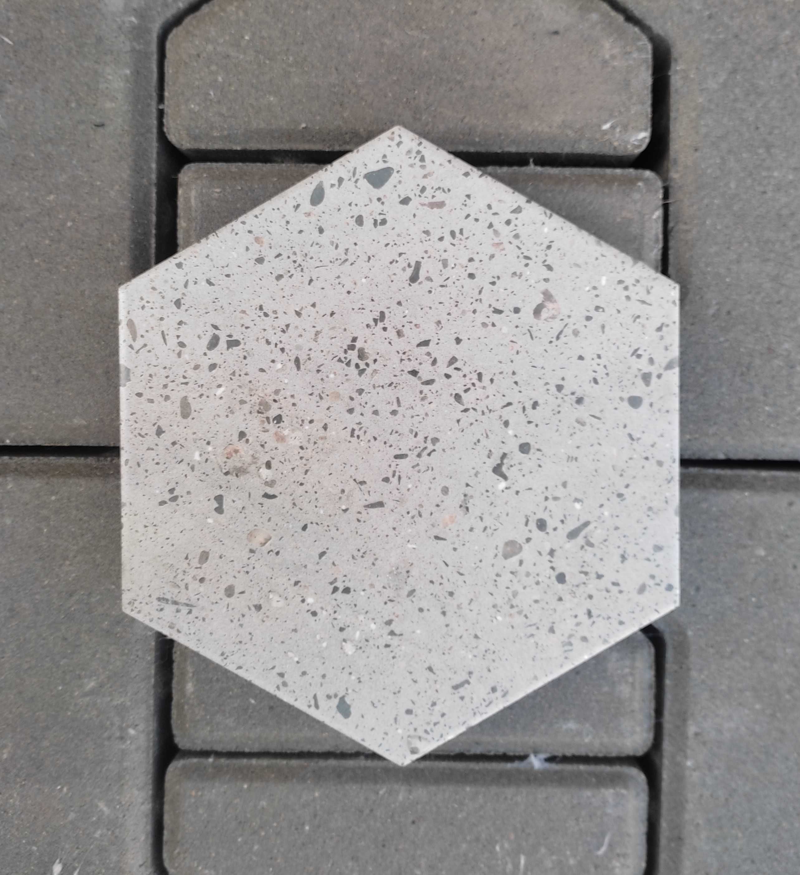 Gres szkliwiony INDUSTRIAL mat 19,8x17,1 cm - Gatunek 1