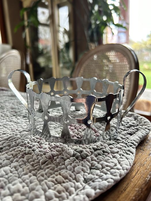 Koszyczek na cukierniczkę metalowy z PRL