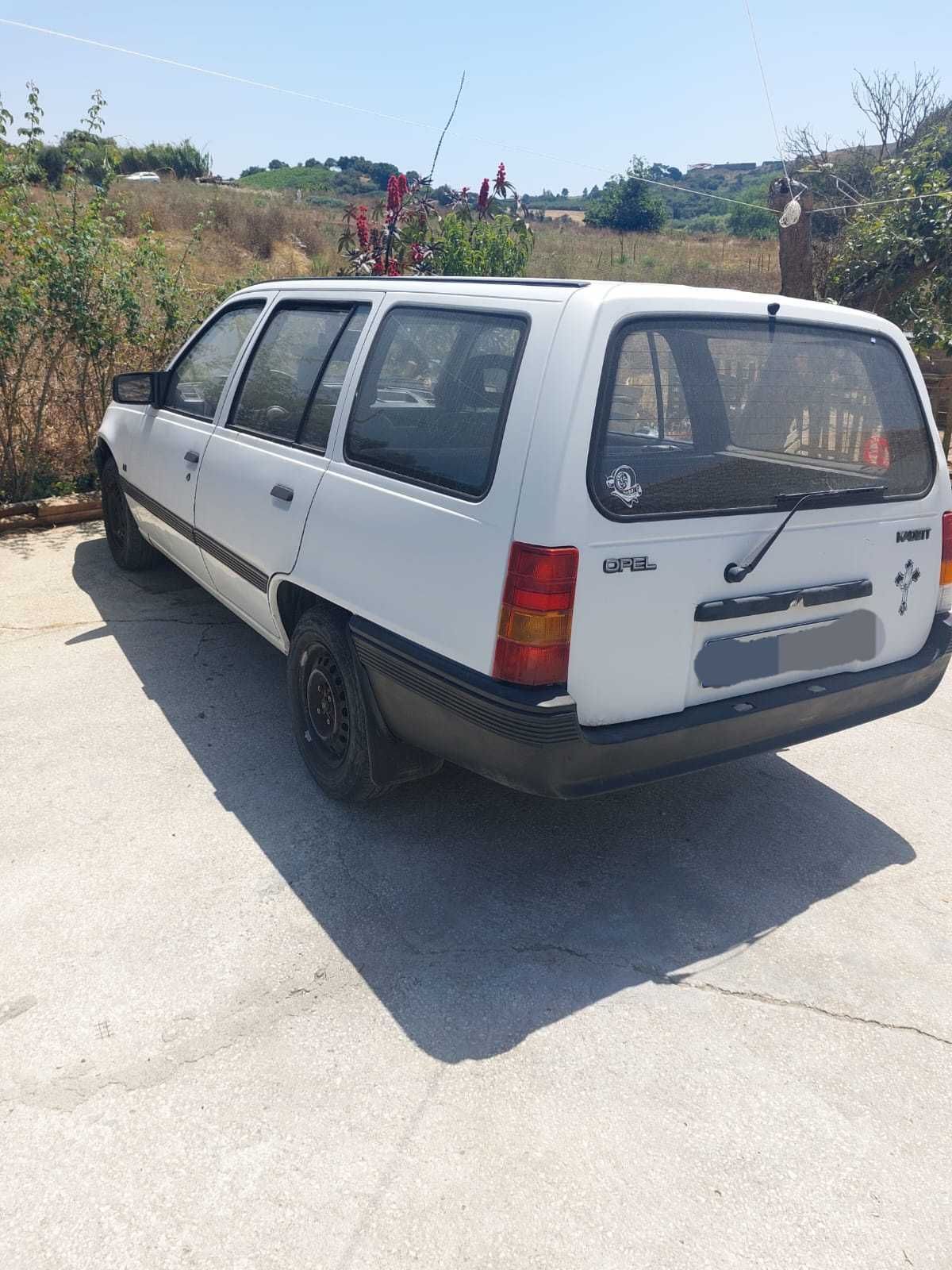 Opel Kadett a gasolina RESERVADA