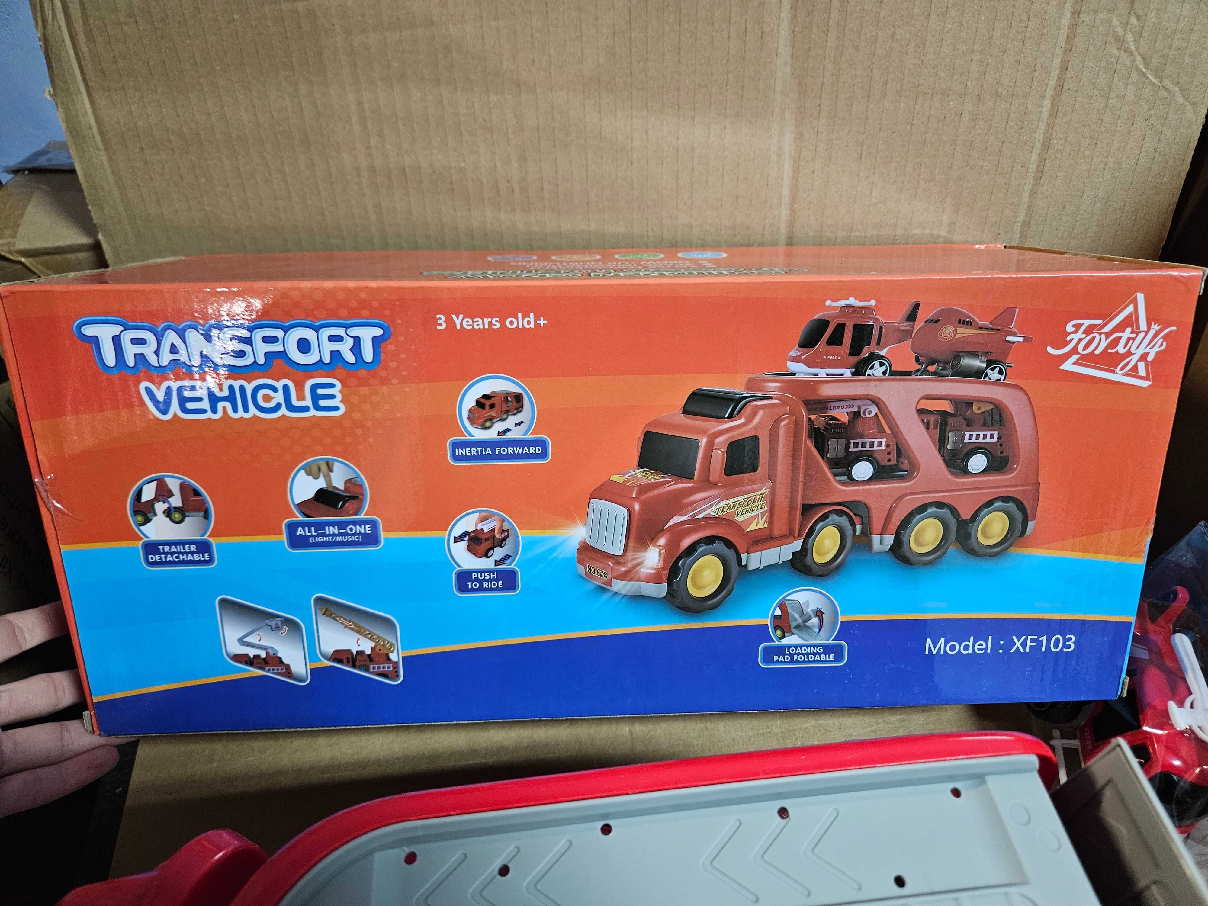 Ciężarówka transportowa dla pojazdów strażackich interaktywna