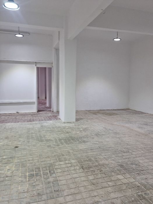 Armazém Feijó- 240m2 com 4 portões e 2 portas de vidro