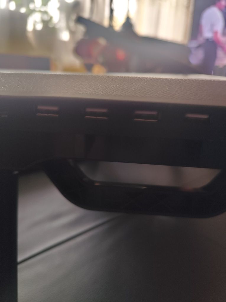 Stolik pod laptopa