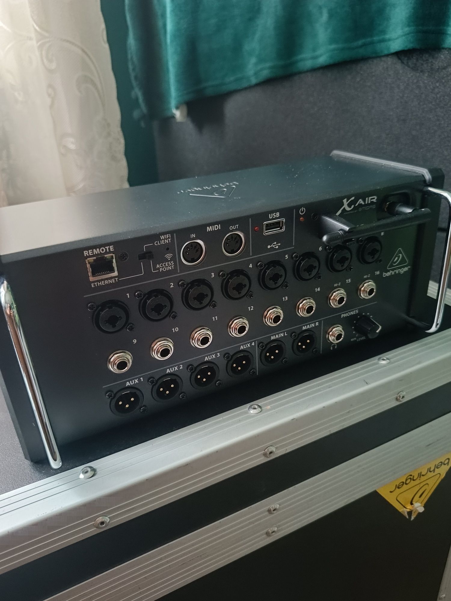 Mikser Behringer XR16 XR 16