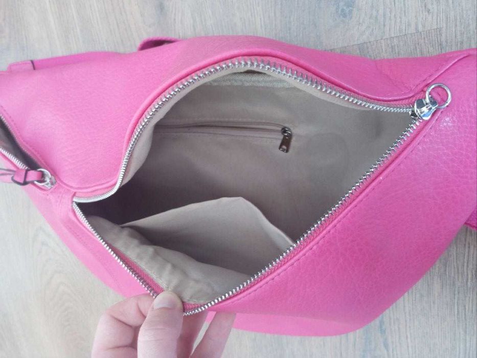 Жіноча сумка рожева аля бананка